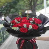 11支红玫瑰尤加利叶花束