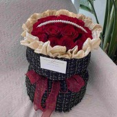 19支红玫瑰黑色小香风花束