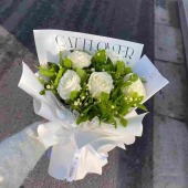 5支白玫瑰茉莉白色包装花束