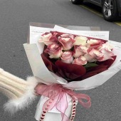 11朵凡尔赛复古红白玫瑰喷色花束