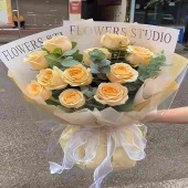 11支香槟玫瑰搭配尤加利叶花束