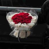 11支红玫瑰奶油风花束