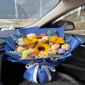 3支向日葵搭配10支香槟玫瑰混搭花束蓝色包装