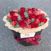 【圣诞花束】11支红玫瑰11颗草莓小香风花束