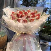 【不能莓有你】鲜花花束19颗草莓花束搭配白色满天星花束花店送花上门