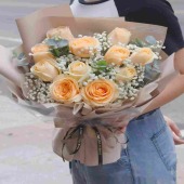 11支香槟玫瑰搭配白色满天星卡其色包装