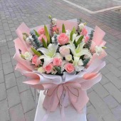 13支粉玫瑰搭配2支百合鲜花花束送女友送闺蜜花店送花上门
