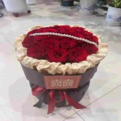 19支红玫瑰圆形花束黑色包装定亲花束
