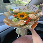 1支向日葵3支香槟玫瑰花束