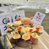 15支香槟抱抱桶小熊花束鲜花店送花上门