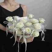  13支白玫瑰抱抱桶花束鲜花店送花上门