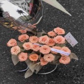 19支卡布奇诺抱抱桶花束气球花束鲜花店送花上门生日花束