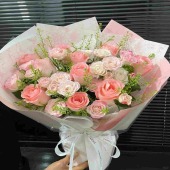 【一花一木】11支粉玫瑰混搭折射绿铃草鲜花花束送女友送朋友花店送花上门