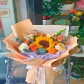 【一举夺魁】1支向日葵3支香槟1支白玫瑰橙芭比混搭香槟色包装