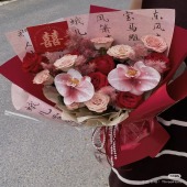 9支红玫瑰7支卡布奇2朵蝴蝶兰诺混搭花束