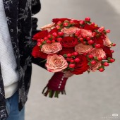 11支红玫瑰8支卡布奇诺红豆手捧花